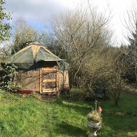 Yurt Between Lilac And Fuchsia Οργανωμένο κάμπινγκ Mountshannon