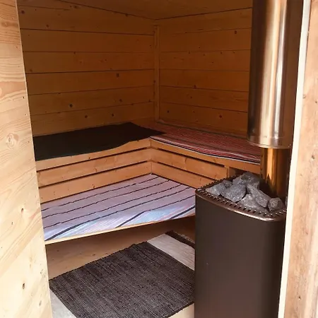 Campismo de Luxo Yurt Between Lilac And Fuchsia